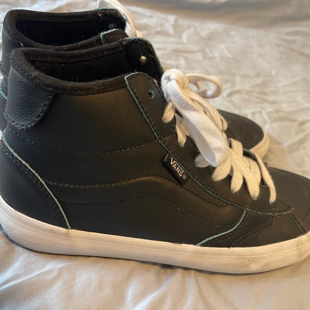 Vans woman’s  High-Top Sneakers - Black with White Laces skater surfer